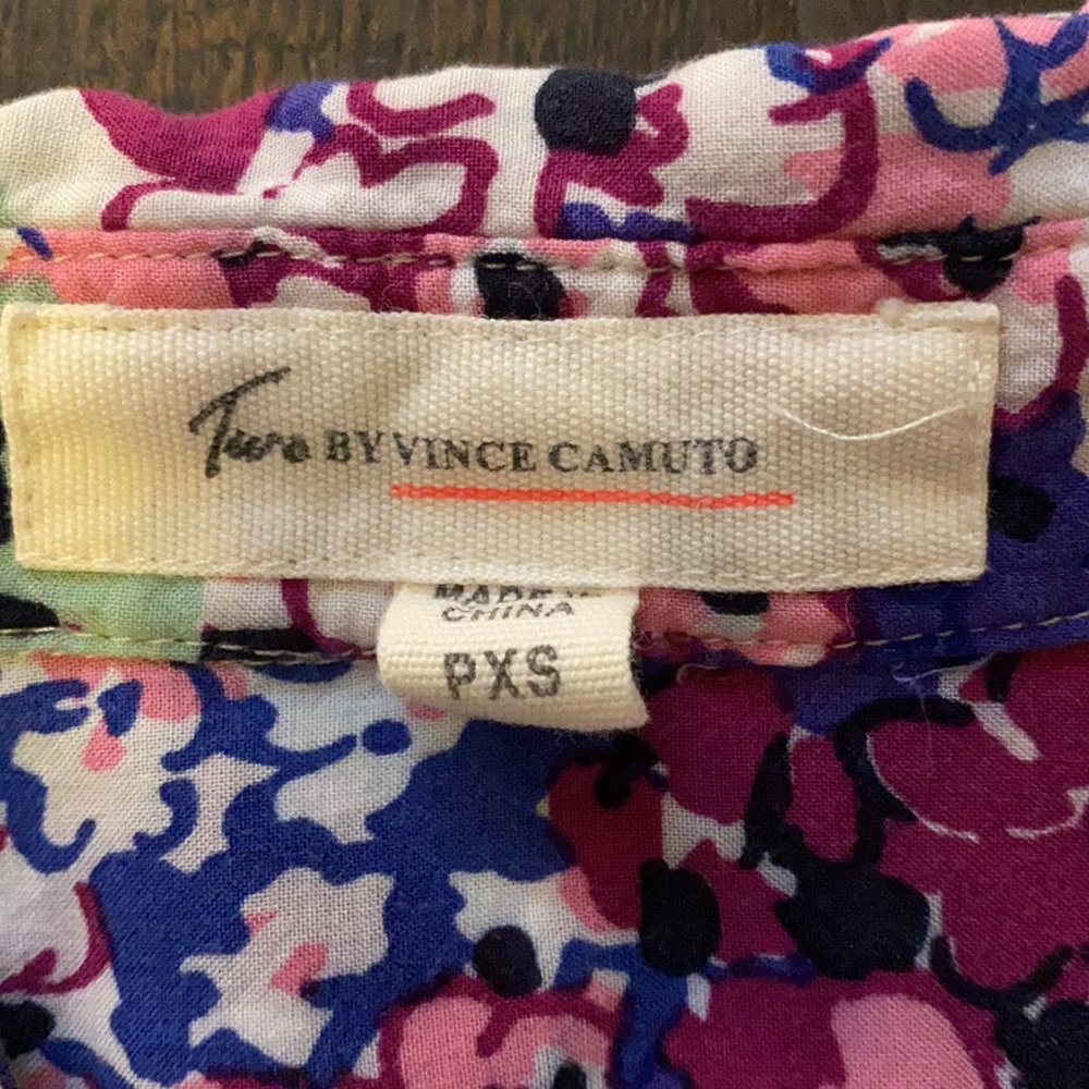 🚨4/$13🚨 Two by Vince Camuto Button Down - Picture 4 of 5